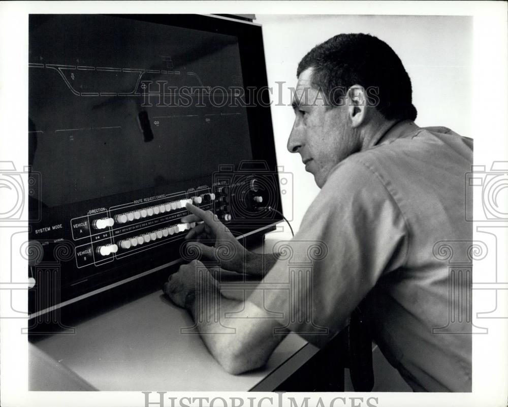 1972 Press Photo Wayne Bales Programs Computerized People Mover System Transpo - Historic Images