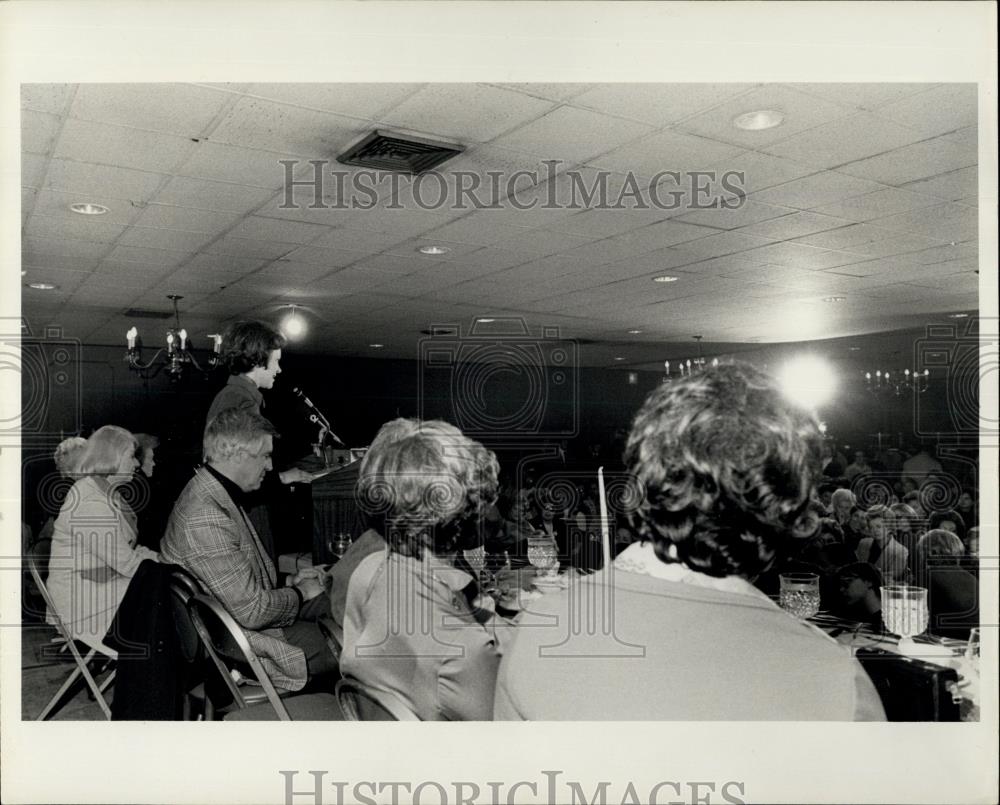 1976 Press Photo Rosalynn Carter addressing a luncheon of Woman&#39;s Organization - Historic Images