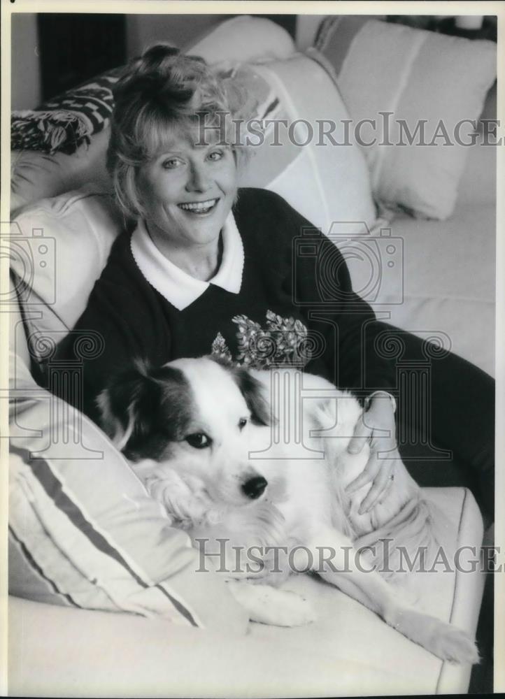 1991 Press Photo Judith Ivey American Actress in her Los Angeles home - Historic Images