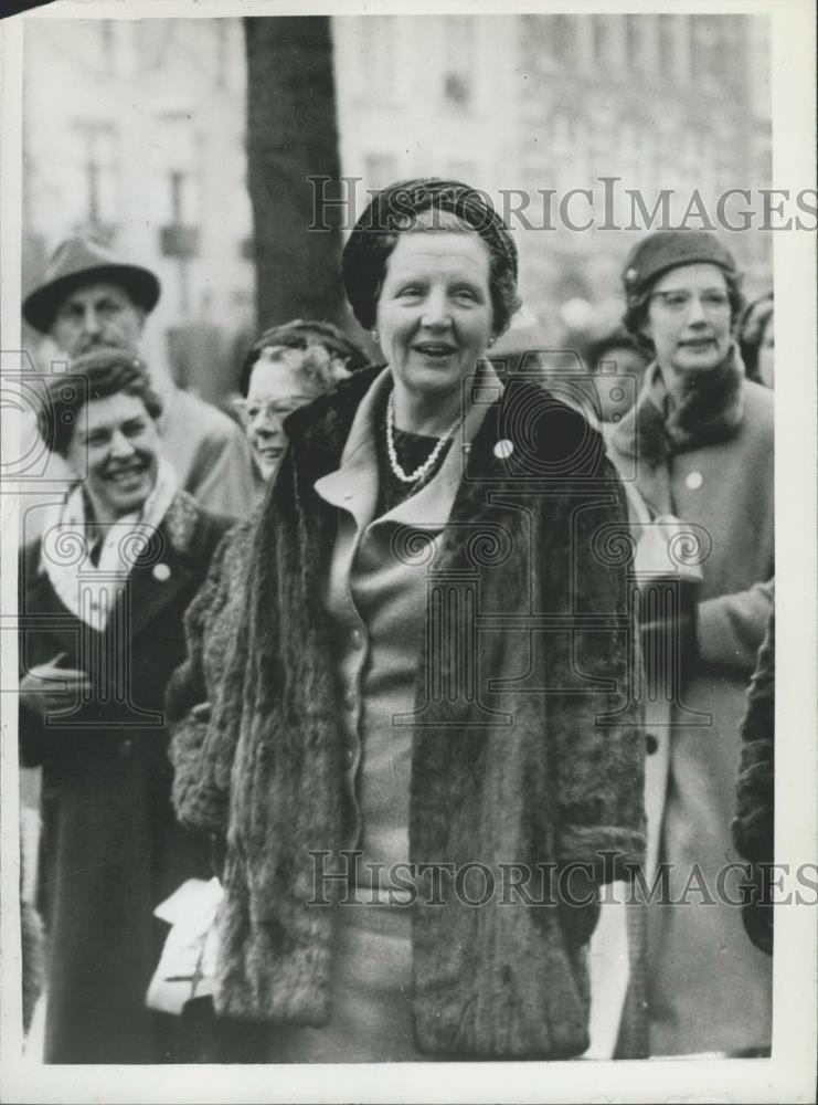 Press Photo Netherlands Queen Juliana, Princess Beatrix - Historic Images