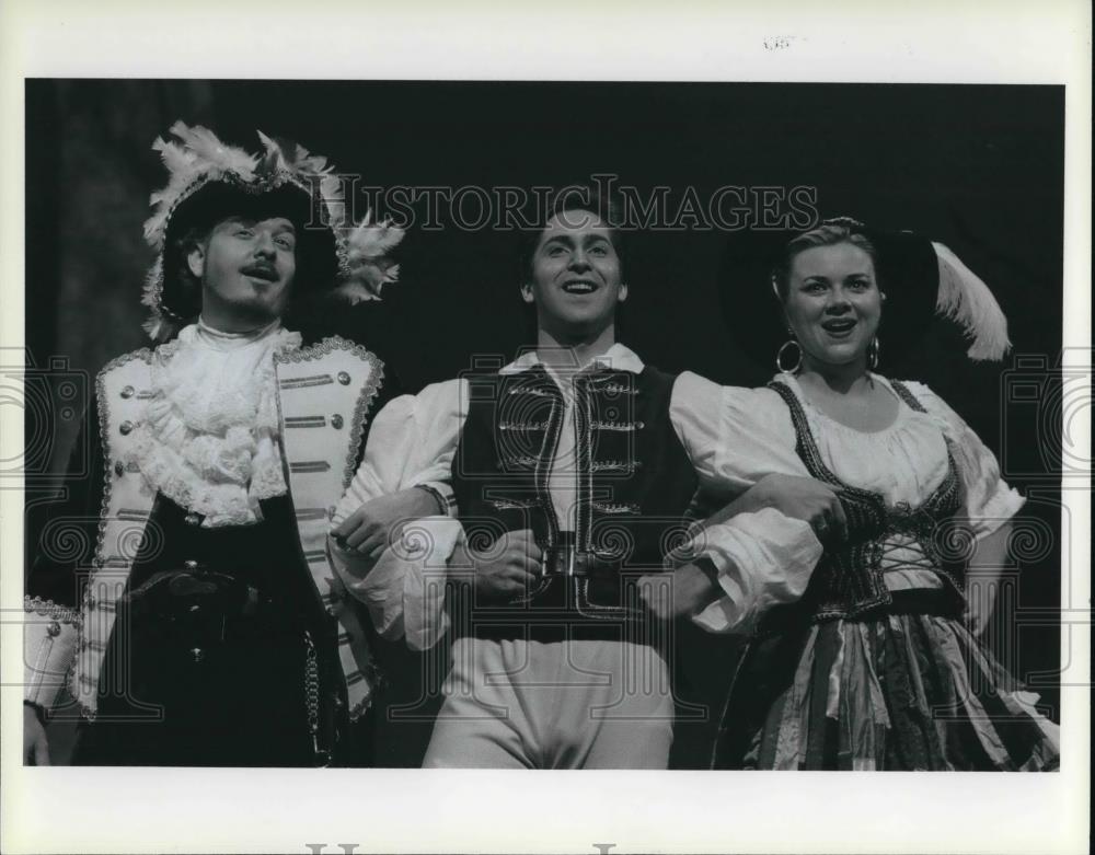 1989 Press Photo Harold Mackintosh David Cody Jennifer Hilbish Pirates Penzance - Historic Images