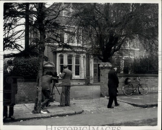 1954 Press Photo Investigating Double Murder At Old Folk's Home - Historic Images