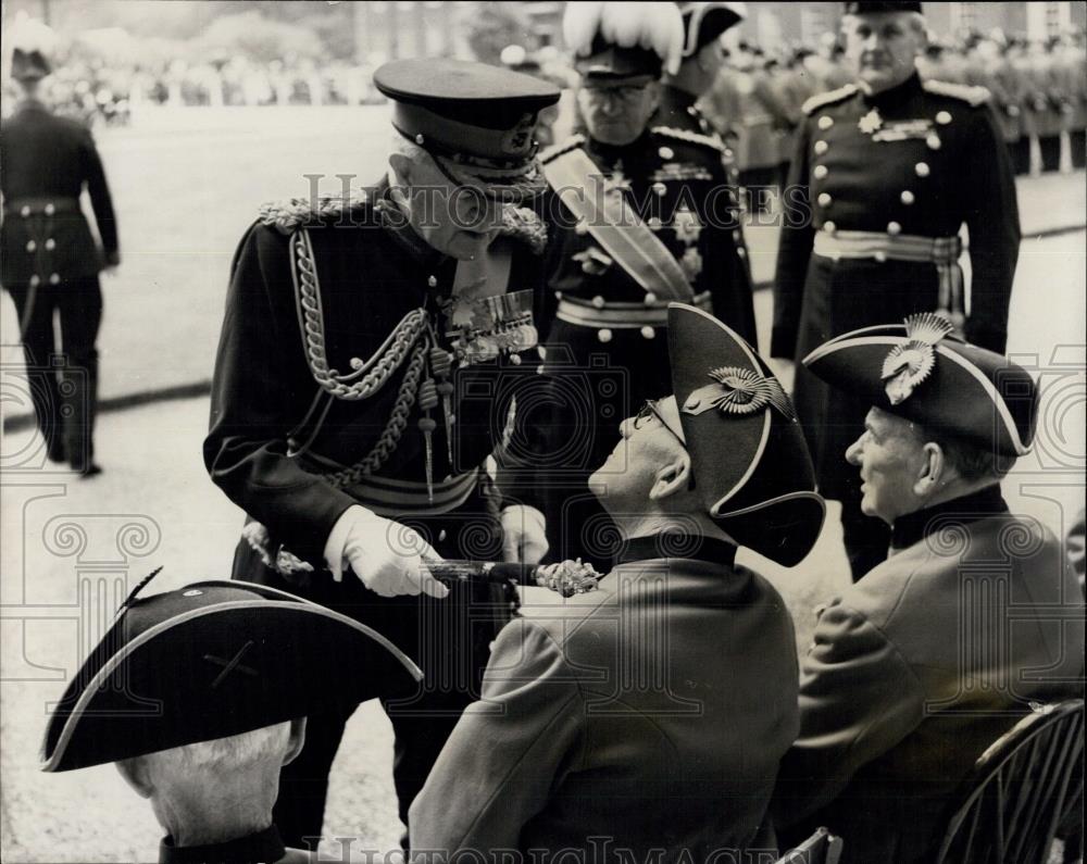 1965 Press Photo Founder&#39;s Day Parade For Chelsea Pensioners - Historic Images