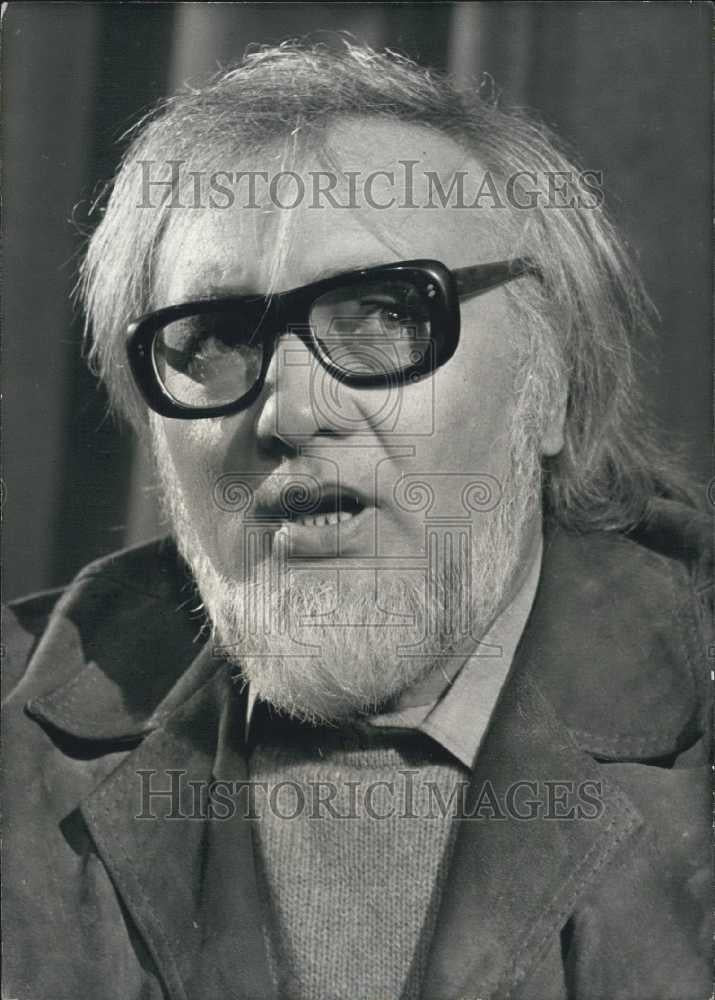 1981 Press Photo Mr Paul Goma, dissident Romanian author in France - Historic Images