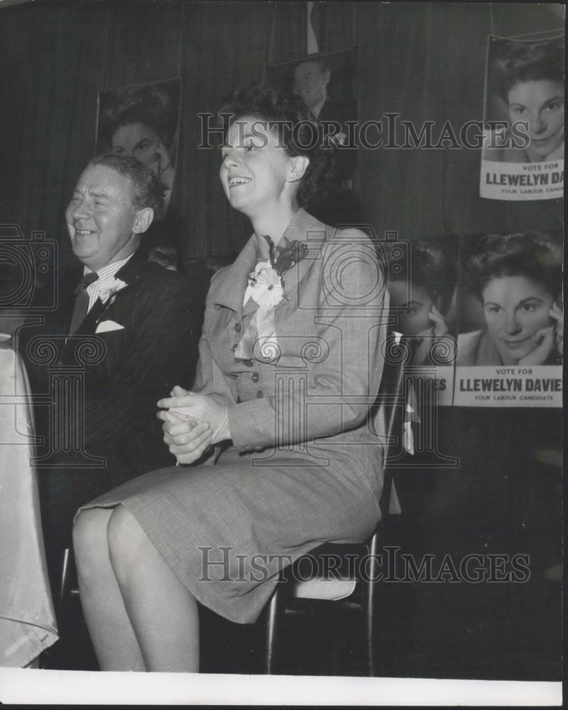 1959 Press Photo Mr. Hugh Gaitskell and Pat Llewellyn Davis,Labour Candidate - Historic Images