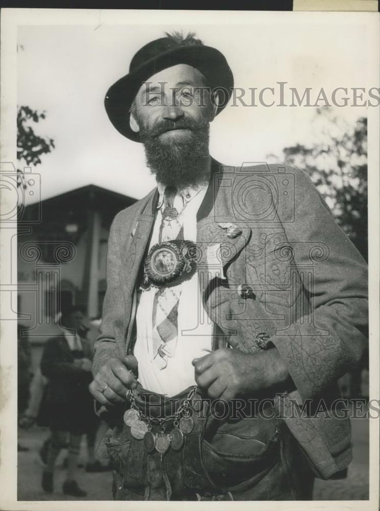 Press Photo German Passion Play Village scene of man in costume - Historic Images