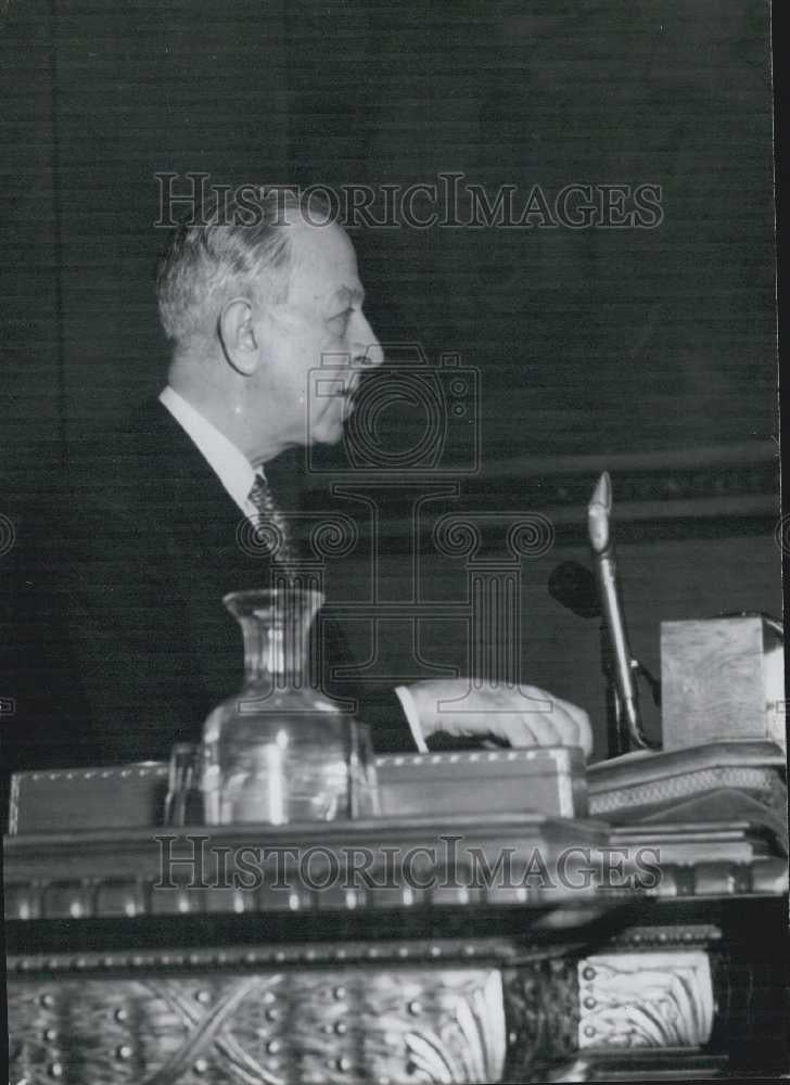 Press Photo The French Minister in his speach - Historic Images