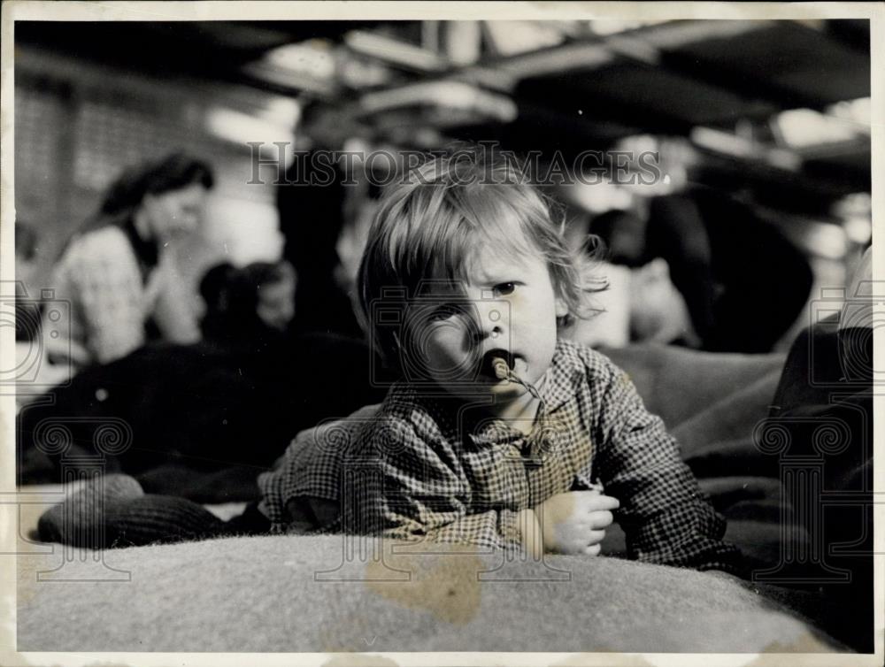 Press Photo refugees from the Soviet Zone of Germany in West Berlin - Historic Images