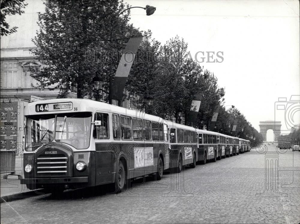 1961 Press Photo Buses On The Champs-Elysees Ready To Block The Road - Historic Images