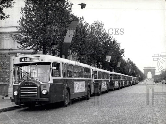 1961 Press Photo Buses On The Champs-Elysees Ready To Block The Road - Historic Images
