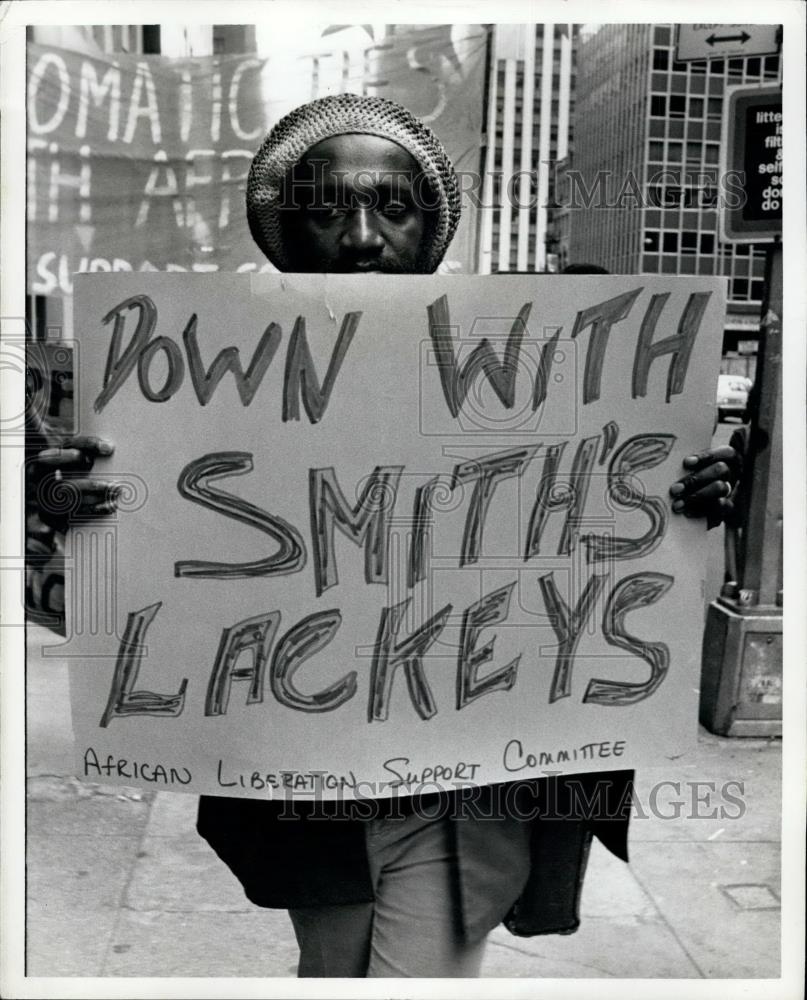 Press Photo Anti-Smith demonstrator, NYC 10/7/78 - Historic Images