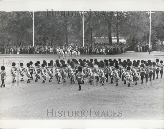 1973 Press Photo Horse Guards Parade, Beating Retreat - Historic Images