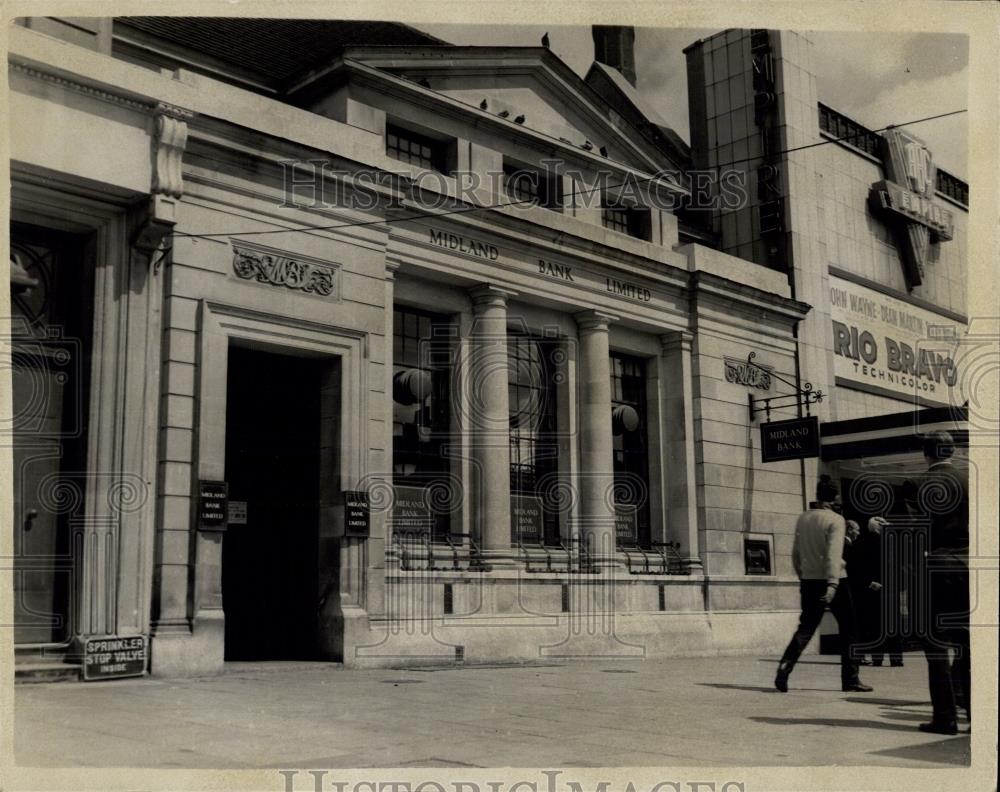 1959 Press Photo Midland Bank in Mile End Road where robbery happened - Historic Images