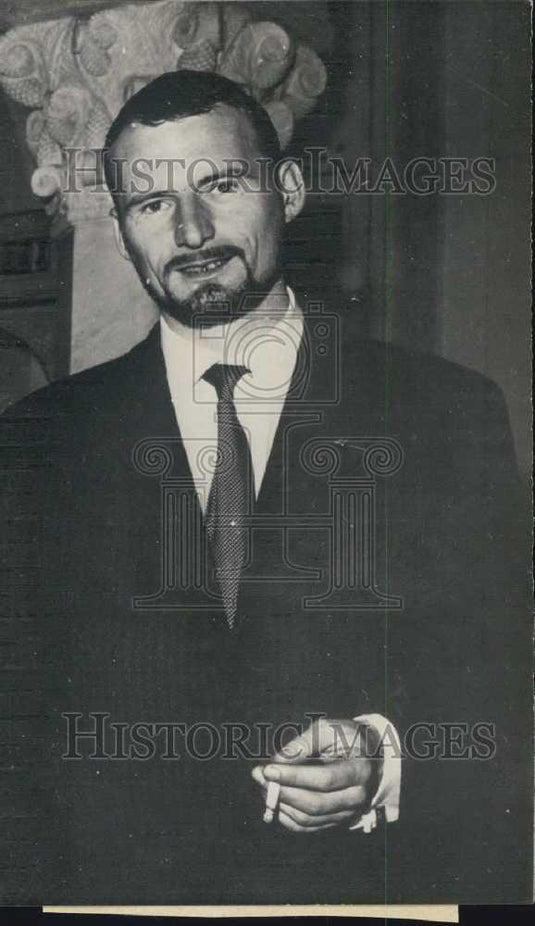 1960 Press Photo Mr. Lagillarde Declared Martial Law inside Algers Camp France - Historic Images