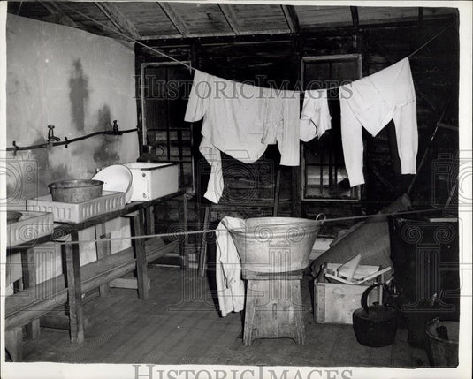1958 Press Photo Interior of refugee hut at St Martin's church - Historic Images