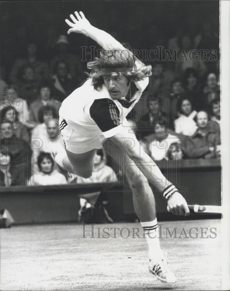 Press Photo Kevin Curren (SA) seen in action at Wimbledon - Historic Images