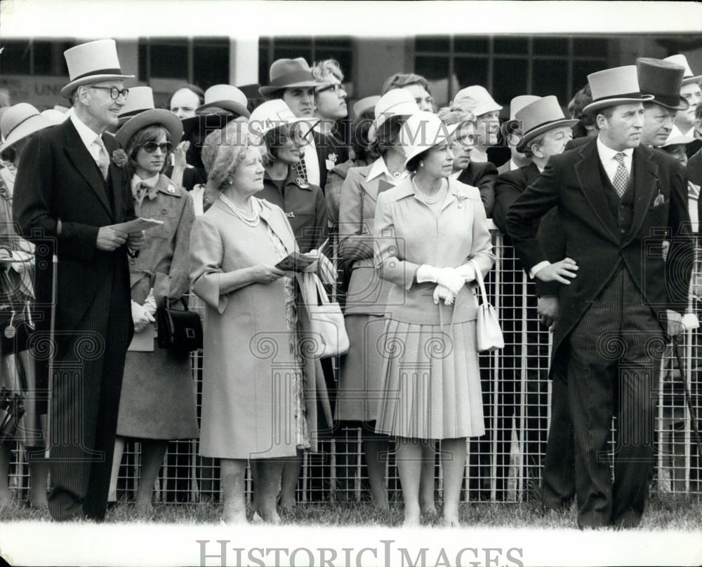 1978 Press Photo Queen and the Queen Mother Watch the Parade of the Horses - Historic Images