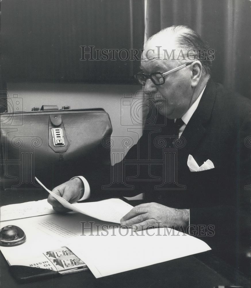 1940 Press Photo Rt. Hon W.K. Fitzsimmons Minister of Health and Social Services - Historic Images