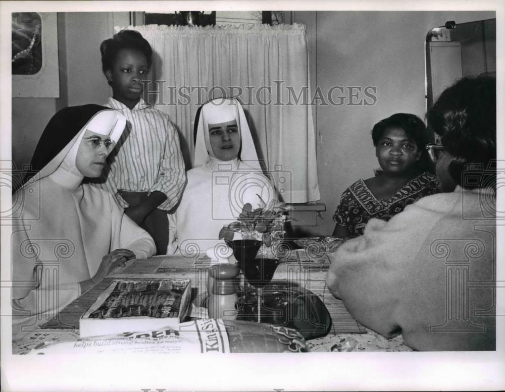 1966 Press Photo Discussing March on Columbus - Historic Images