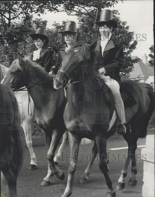 Press Photo St. Michel and King's Officers - Historic Images