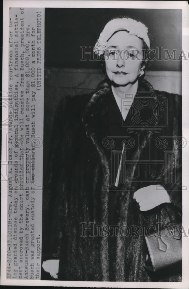 1952 Press Photo Mrs August Busch Jr in courtroom after being granted divorce - Historic Images