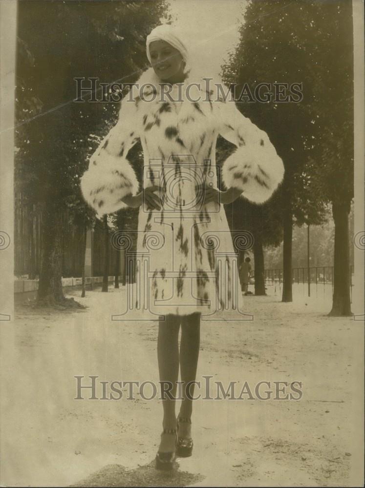 1973 Press Photo Andre Sauzaie Fur Coat - Historic Images