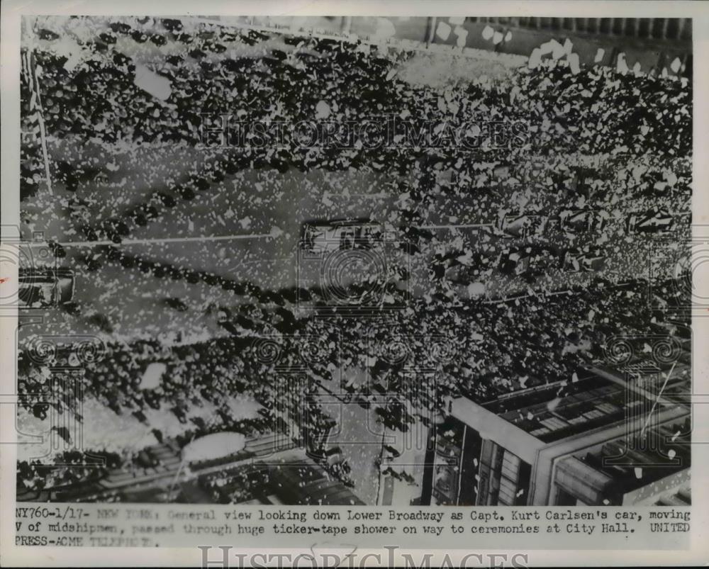 1952 Press Photo Looking down Lower Broadway as Capt. Kurt Carlsen's car, moving - Historic Images