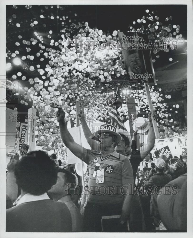 Press Photo Celebrating Reagan's Victory - Historic Images