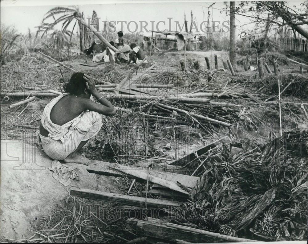 1973 Press Photo Aftermath Of The Tornado In Bangladesh - Historic Images