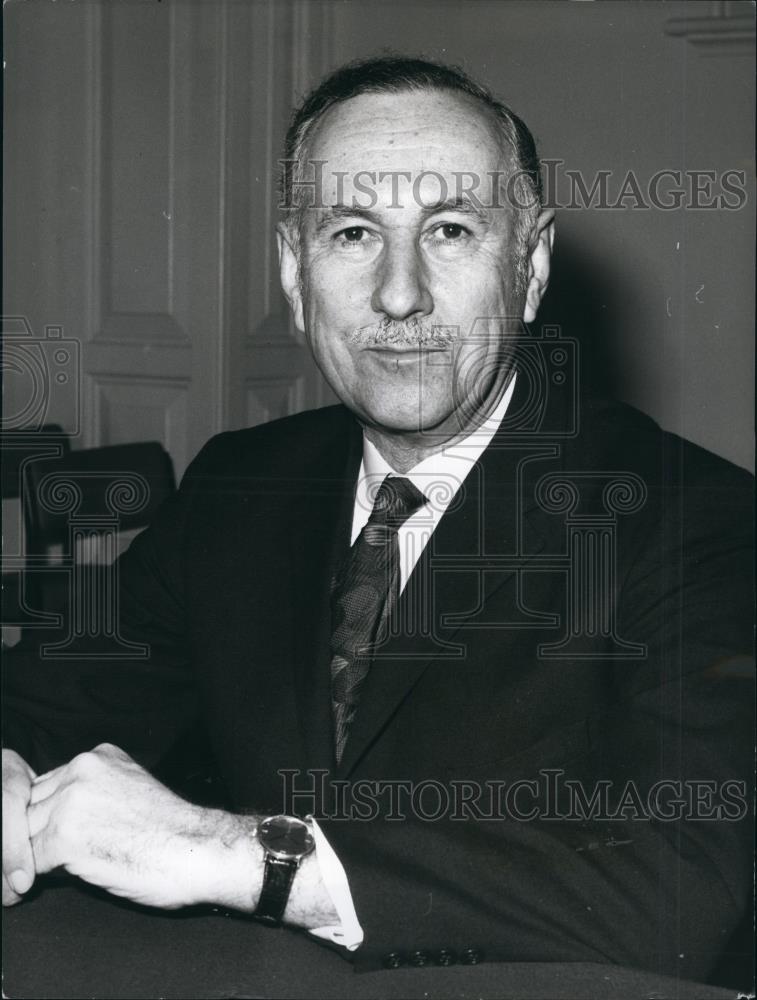 1973 Press Photo Sir Donald Hopson, Ambassador To Argentina - Historic Images