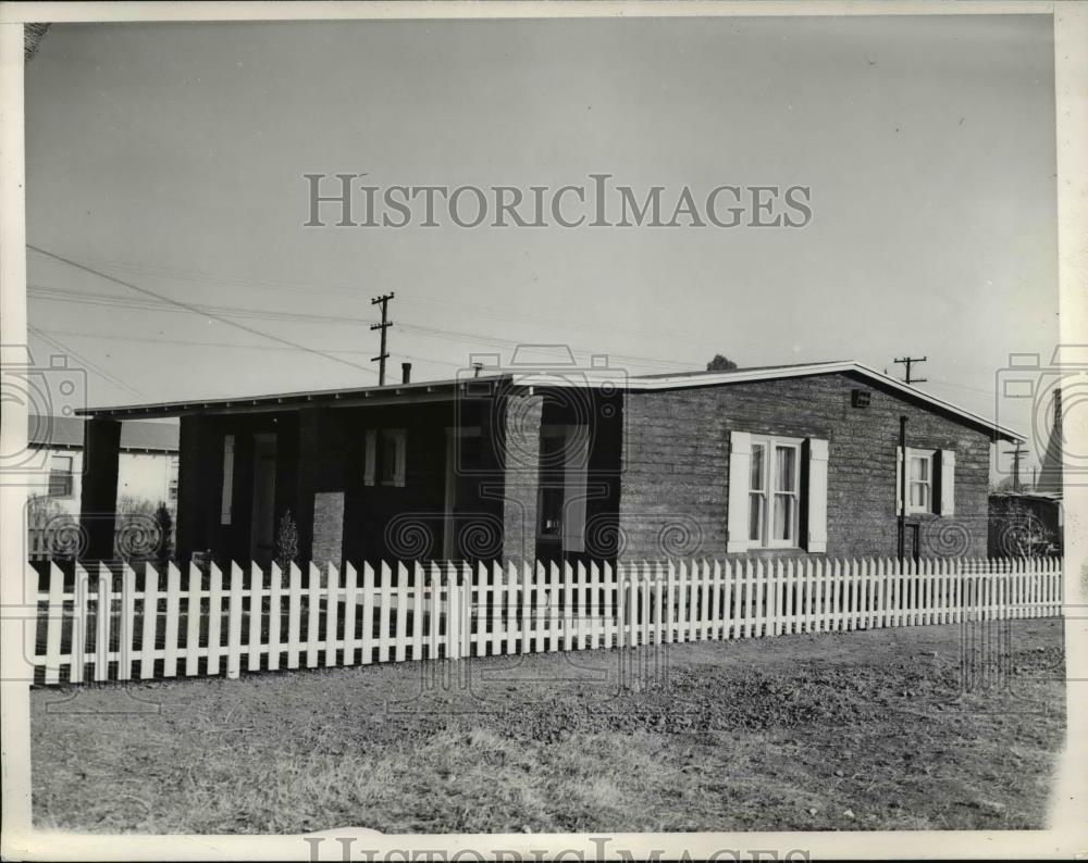 1938 Press Photo mud house built by unemployed of California - Historic Images