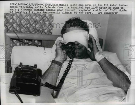 1959 Press Photo Julius Spain from Amoco Virginia Tanker Calling Friend - Historic Images