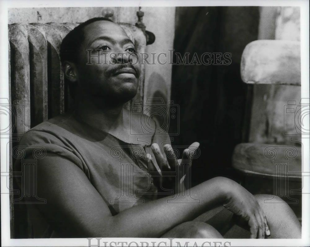 1993 Press Photo Chuck Cooper stars in Someone Who&#39;ll Watch Over Me play - Historic Images