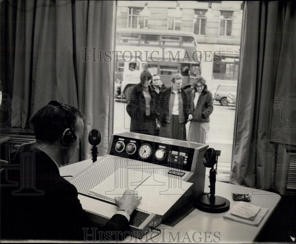 1965 Press Photo London Weather Centre Moves To Holborn - Historic Images