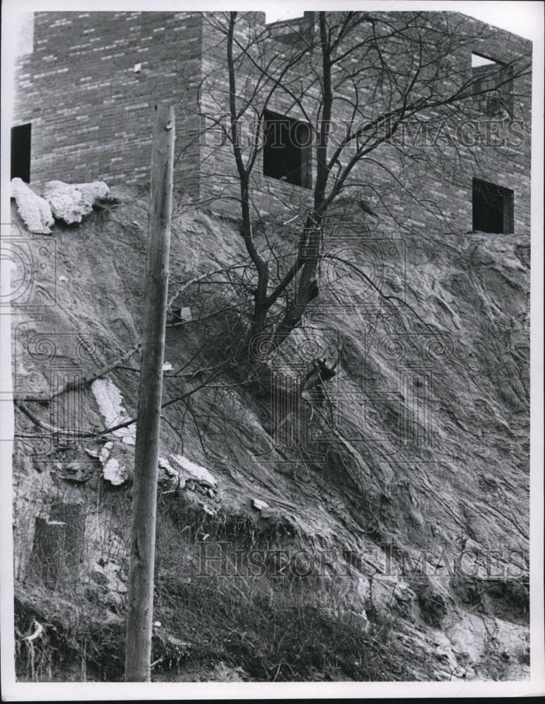 1966 Press Photo Eroding at Valley &amp; Jenings Rd. - Historic Images