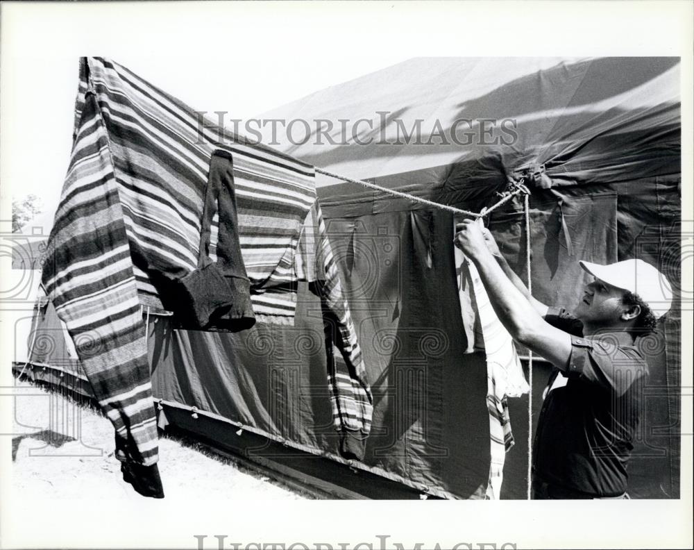 Press Photo A Cuban refugee in Florida - Historic Images