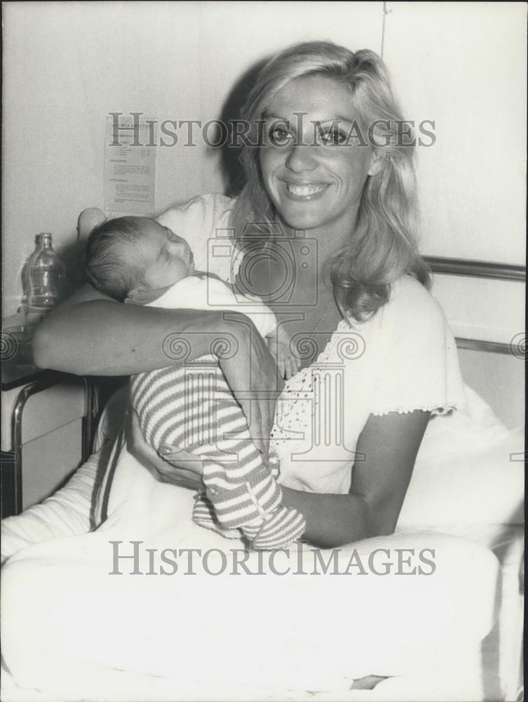 1975 Press Photo It's a Girl for Kiki Caron - Historic Images