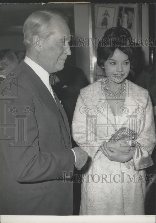 1959 Press Photo Actors Maurice Chevalier & Pascale Petit - Historic Images