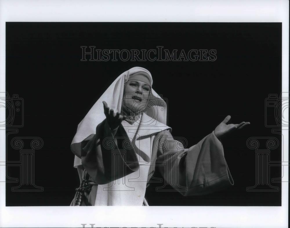 1995 Press Photo Elizabeth HollequeSings Title Role In Puccinis Sour Angelica - Historic Images