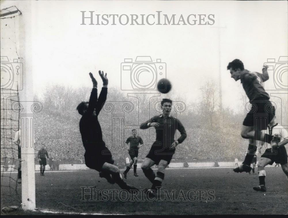 1956 Press Photo FB Match Against Belgie At Clogne $:1 For Germany- Kwiatkowski - Historic Images