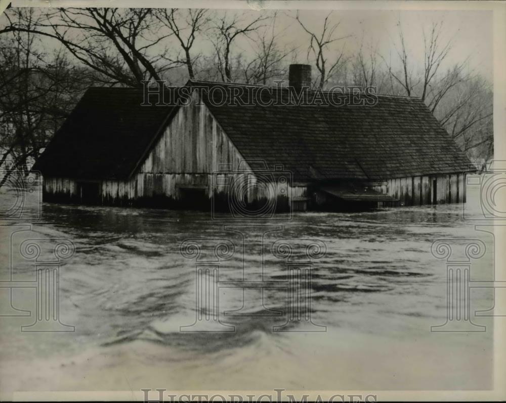 1937 Press Photo Home in Flooded Vincennes, Washington - Historic Images