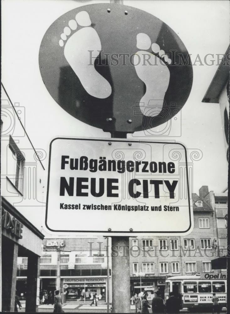 Press Photo New Official Signpost For Pedestrian Zones In Germany - Historic Images