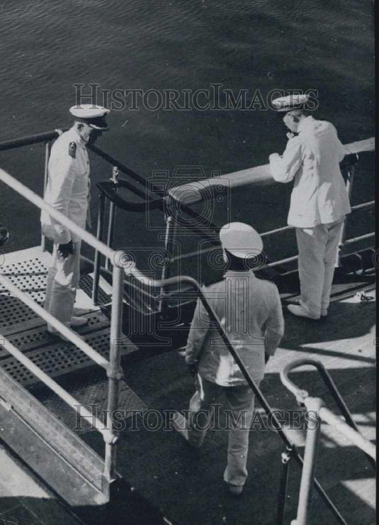 1942 Press Photo Naval officers in ship 