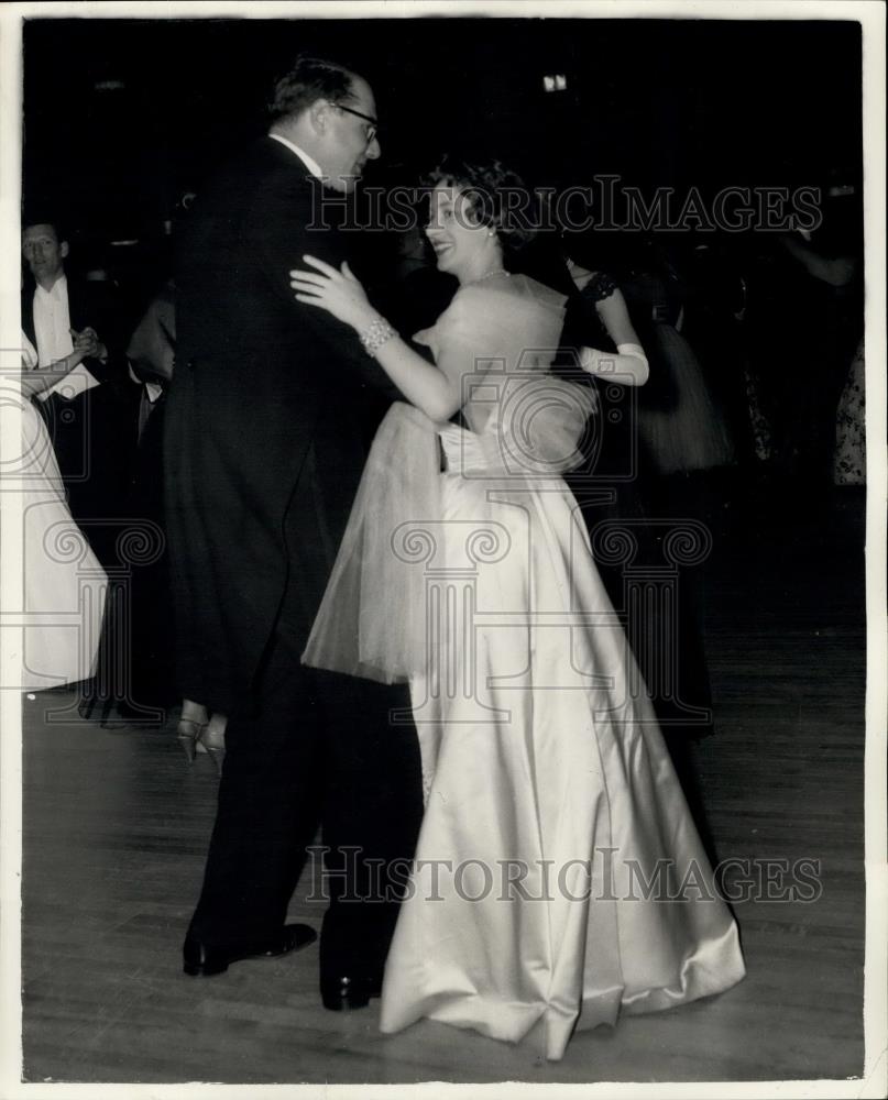 1956 Press Photo Princess Margaret Dances at &quot;Red Hat&quot; Ball - Historic Images