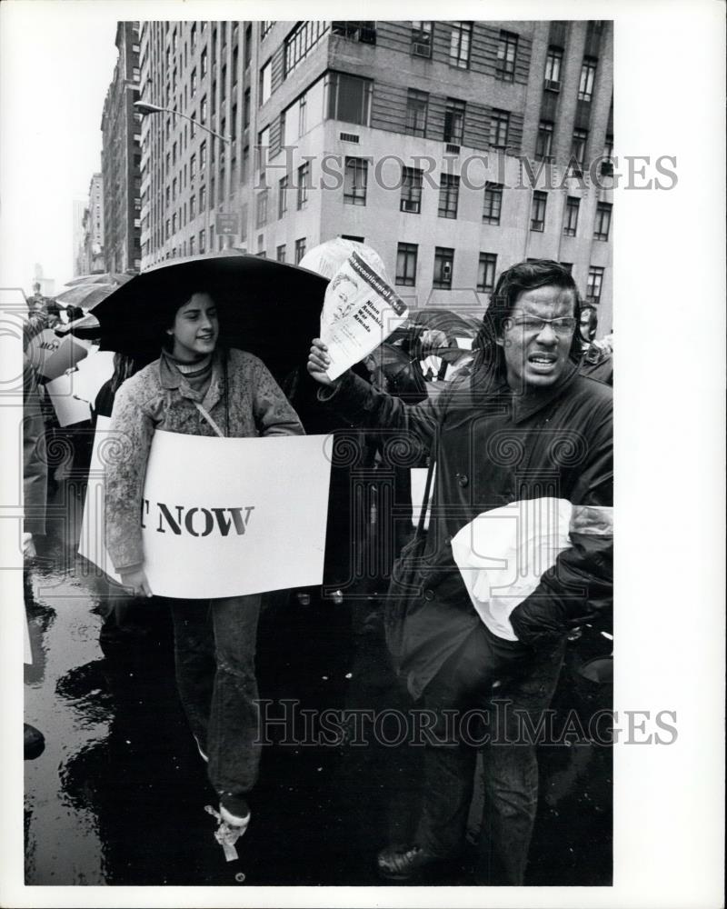 1972 Press Photo Emergency Liarcer For Peace NYC - Historic Images