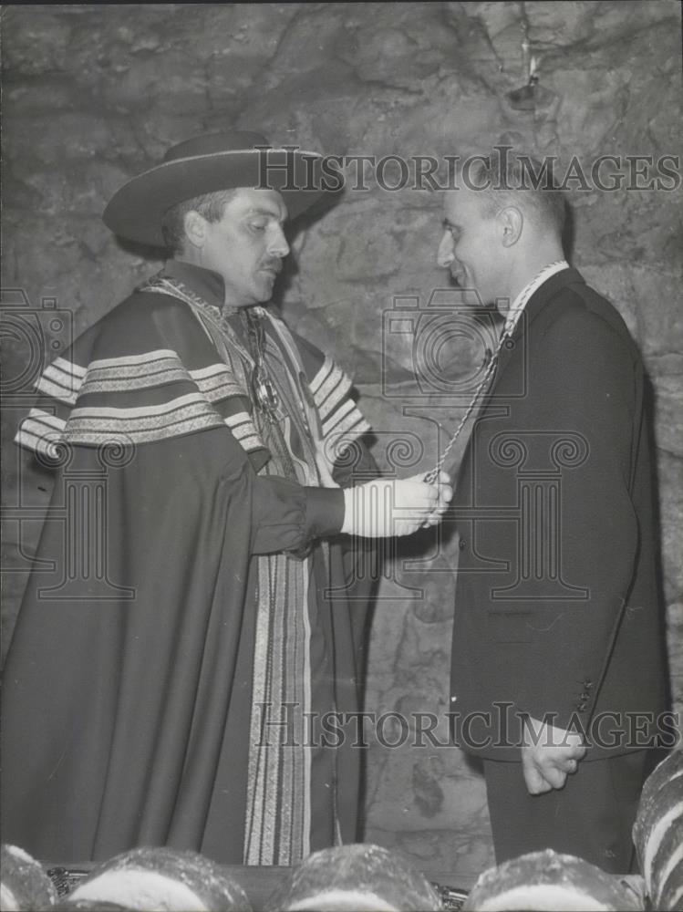 1966 Press Photo Henri Treillet (right), Mayor of Roquefort, - Historic Images