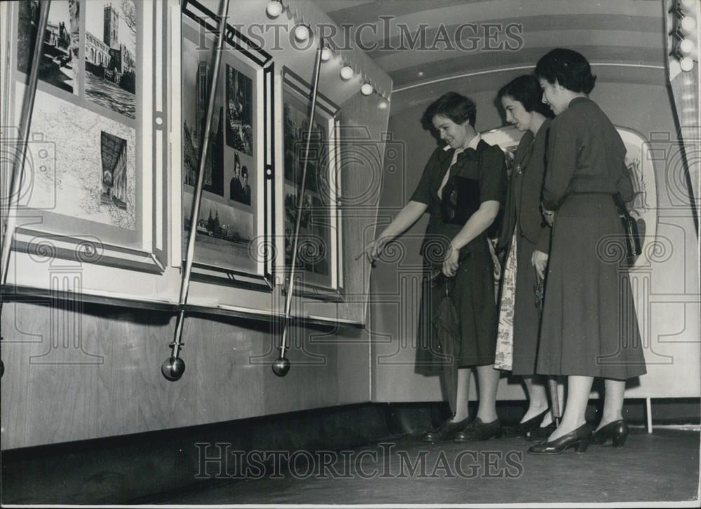 1950 Press Photo Festival of Britain Buses Prepare for 4,000 Mile Tour of Europe - Historic Images