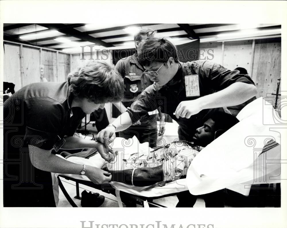 Press Photo Air Force medical personel start an I.V. on Cuban refugee - Historic Images