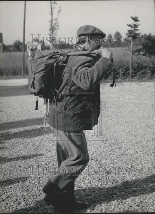 1954 Press Photo Journalist Giovannino Guareschi Goes to Prison - Historic Images