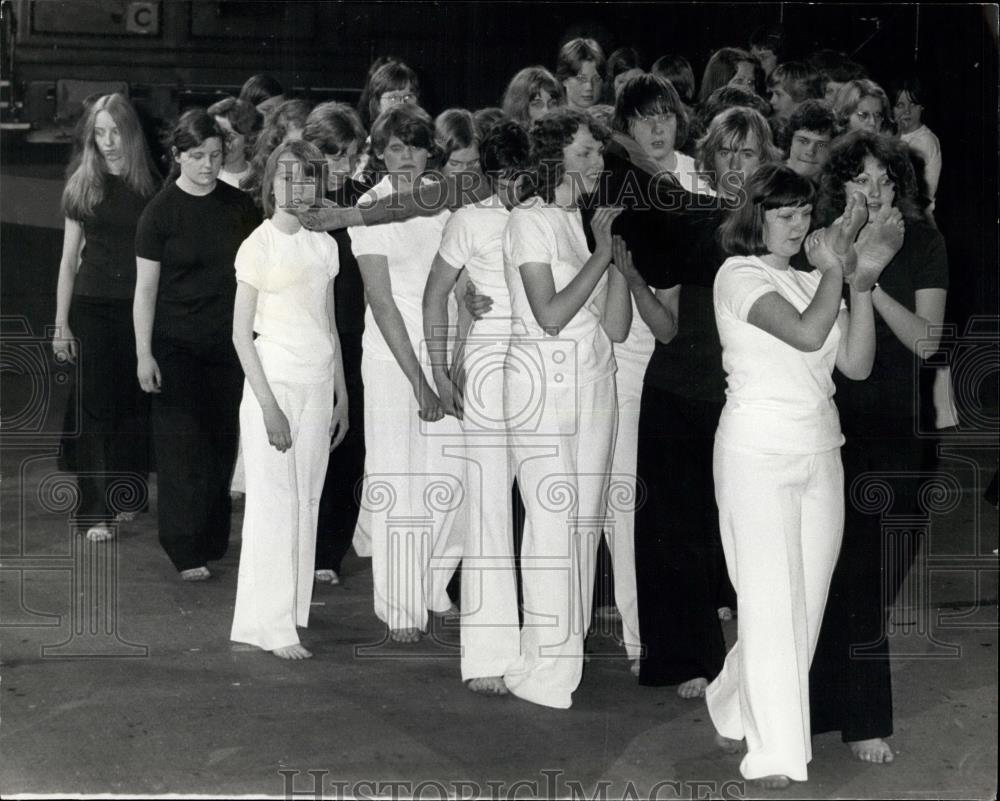 1975 Press Photo Rally At The Albert Hall: Young Methodist - Historic Images